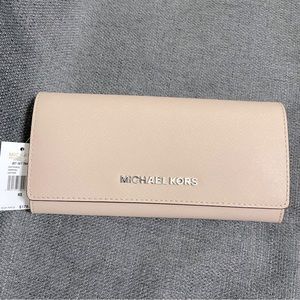 Michael Kors Jet Set Travel Carryall Wallet
